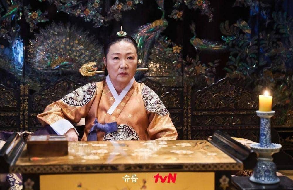 Kim Hae Sook di drama Under The Queen's Umbrella (instagram.com/tvn_drama)