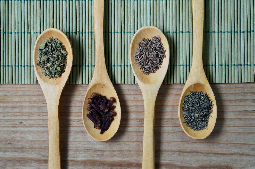 Ilustrasi mix herbs (Pexels/Photo by Miguel Á. Padriñán)