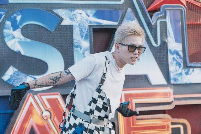 ilustrasi mengagungkan tren (pexels.com/Quyn Pham)