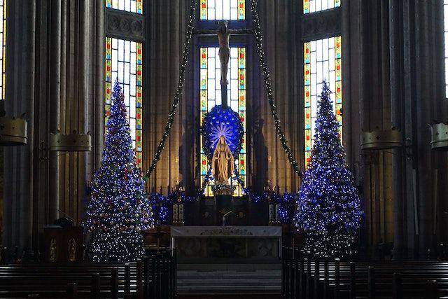 ilustrasi dekorasi gereja katolik menyambut natal (pexels.com/SametKasik)