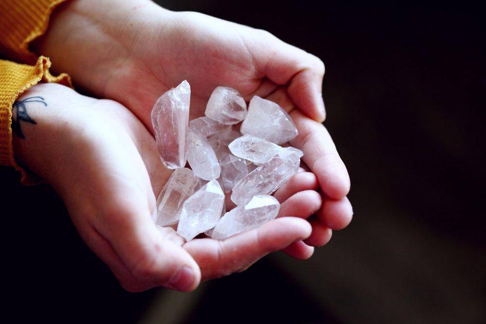 Ilustrasi cystal healing (pixabay)