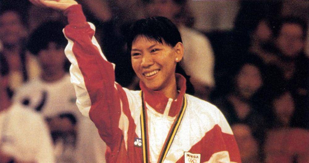 Susi Susanti memenangi kejuaraan bulu tangkis di Olimpiade 1992 Barcelona. (olympics.bwfbadminton.com)