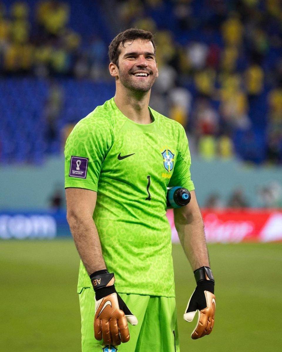 Alisson Becker. Akun Instagram alissonbecker