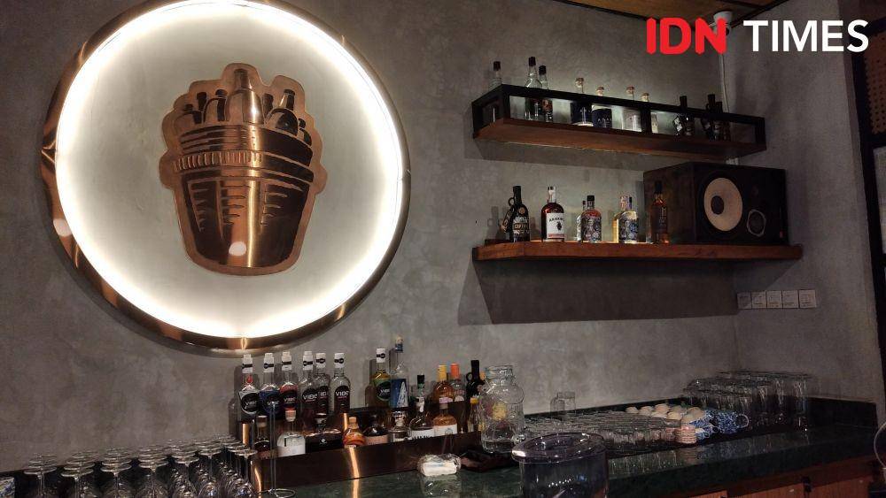 Area bar Lokaholik, Blok M, Jakarta Selatan (IDN Times/Dhiya Awlia Azzahra)
