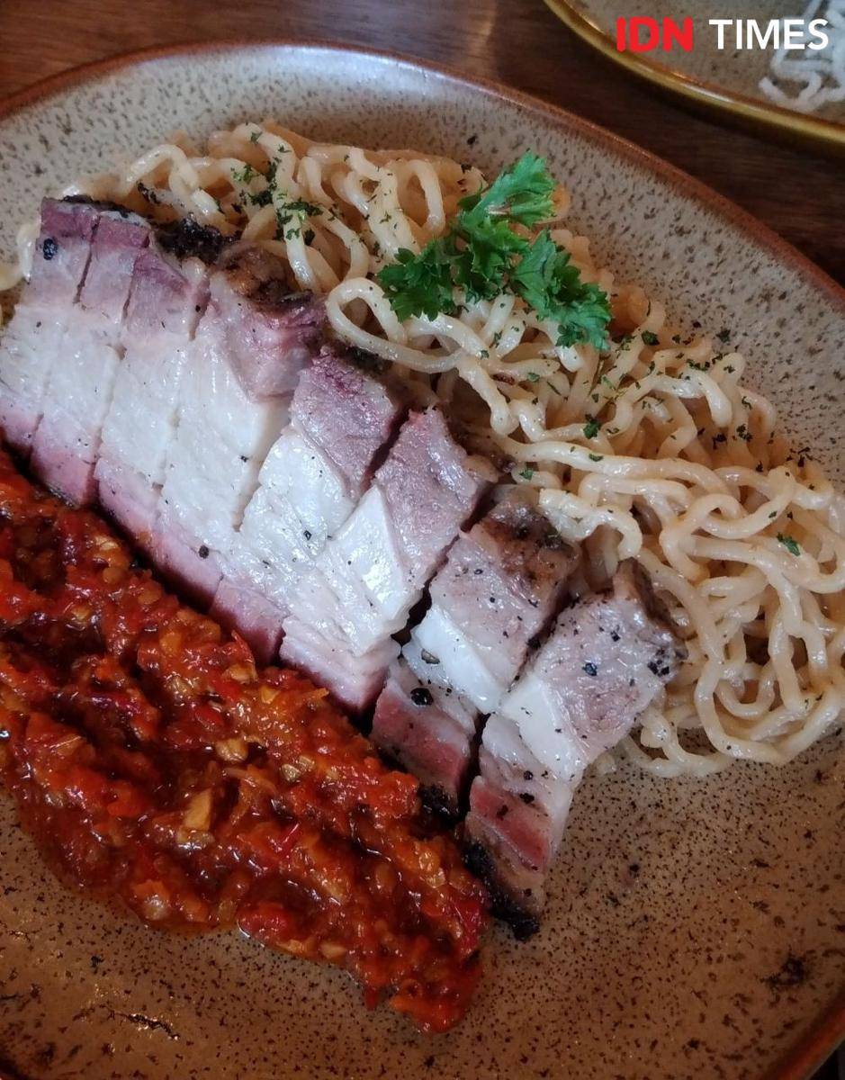 Menu mie melawai di Lokaholik, Blok M, Jakarta Selatan (IDN Times/Dhiya Awlia Azzahra)