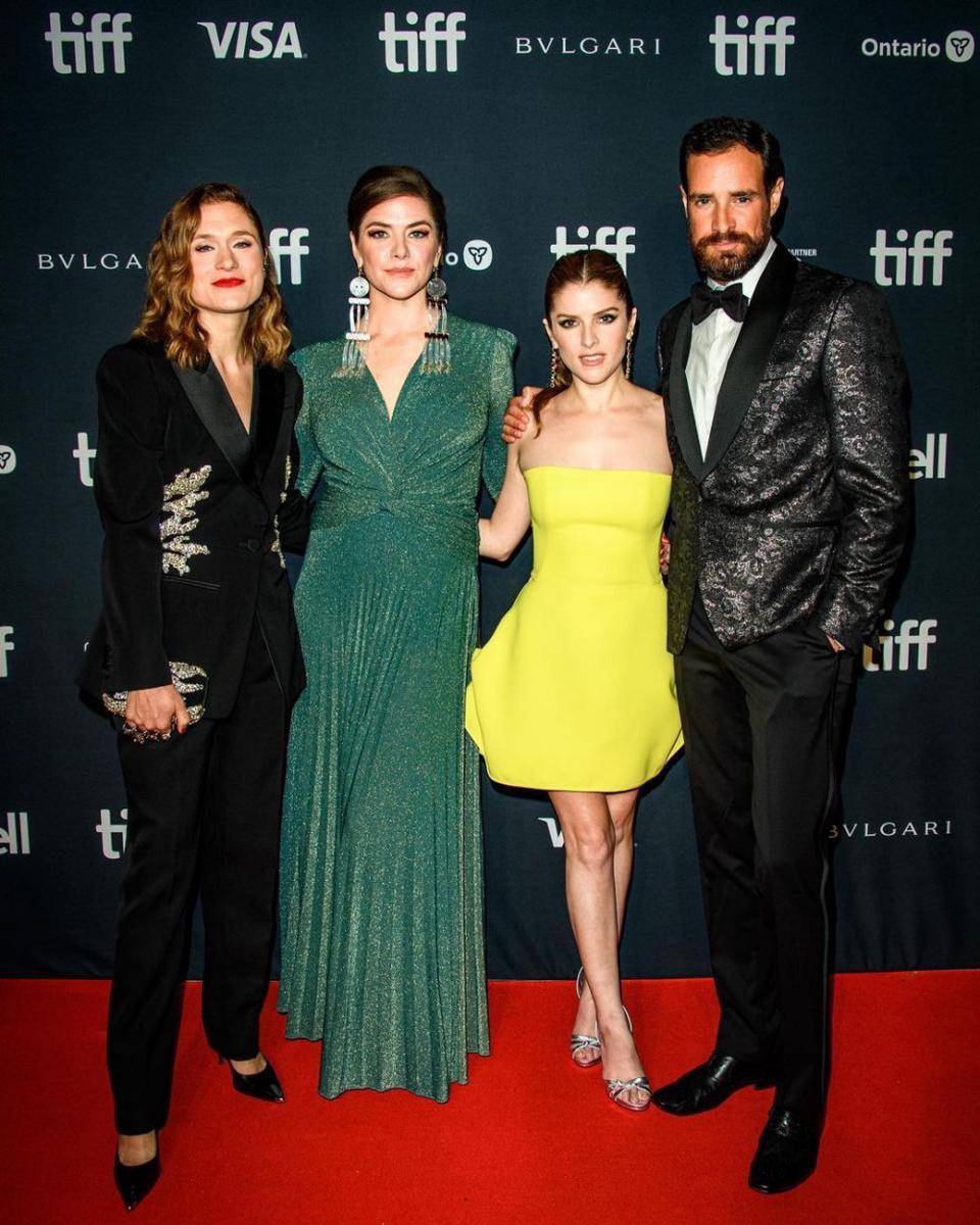 Mary Nighy (sutradara), Kaniehtiio Horn (aktor), Anna Kendrick (aktor), dan Charlie Carrick (aktor) (instagram.com/kaniehtiio)