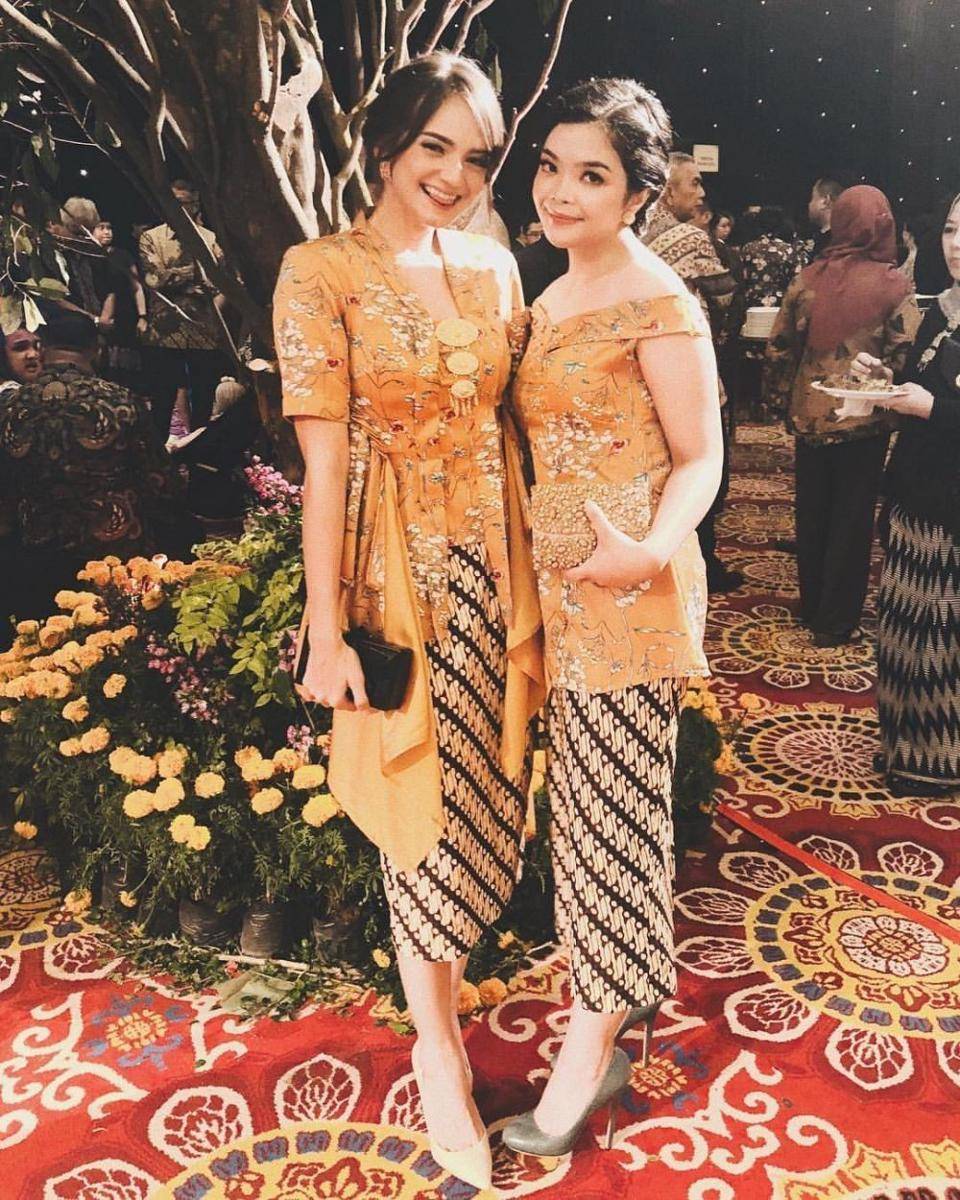 Enzy Storia instagram.com/enzystoria)