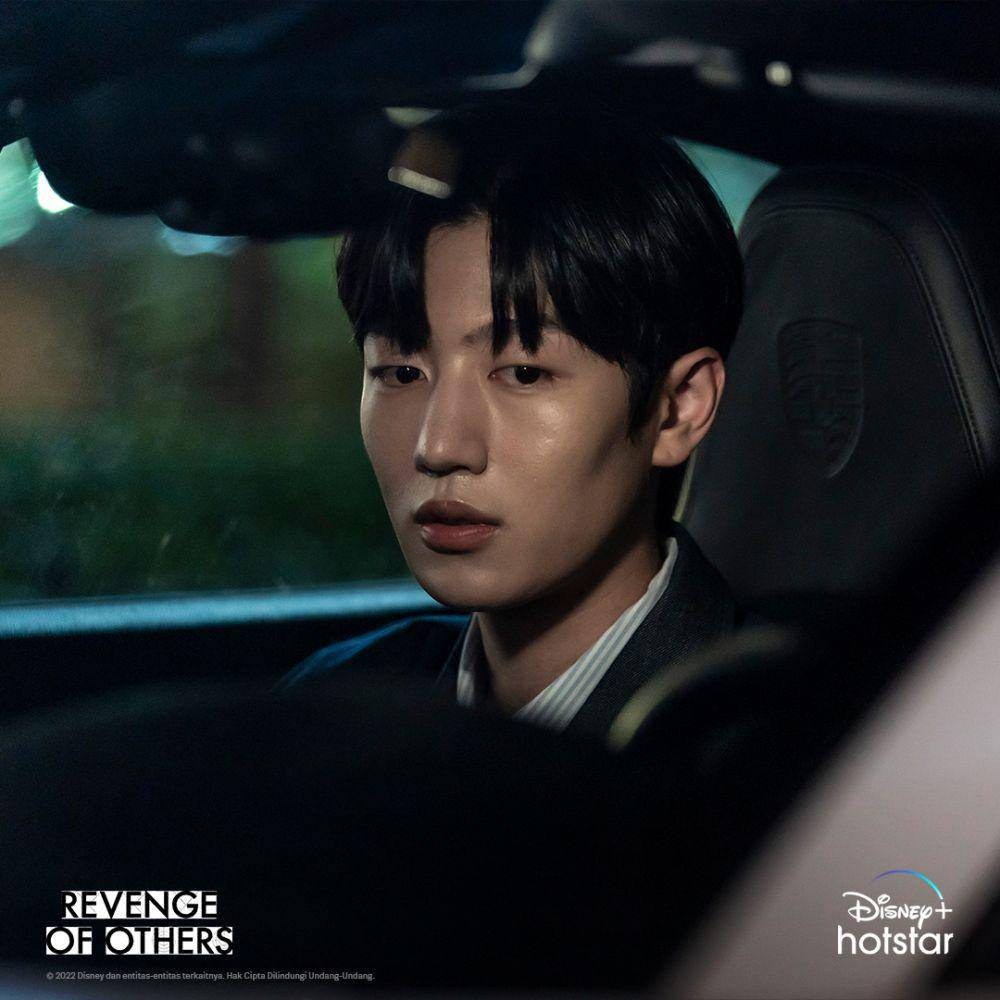 Gi O Sung di drakor Revenge of Others (Instagram.com/disneyplushotstarid)
