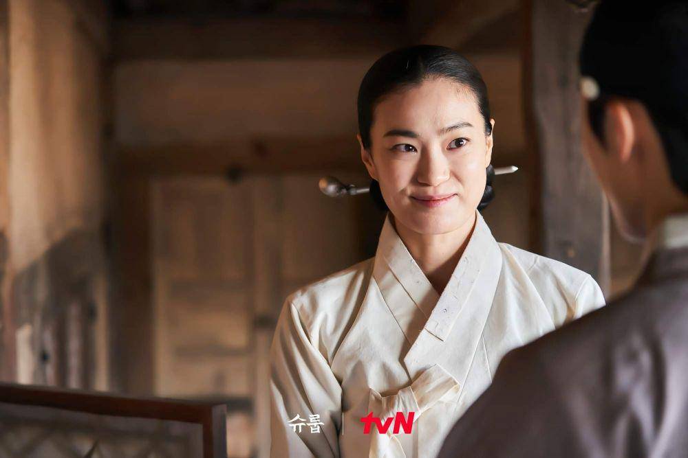 Ok Ja Yeon di Under the Queen's Umbrella (instagram.com/tvn_drama)