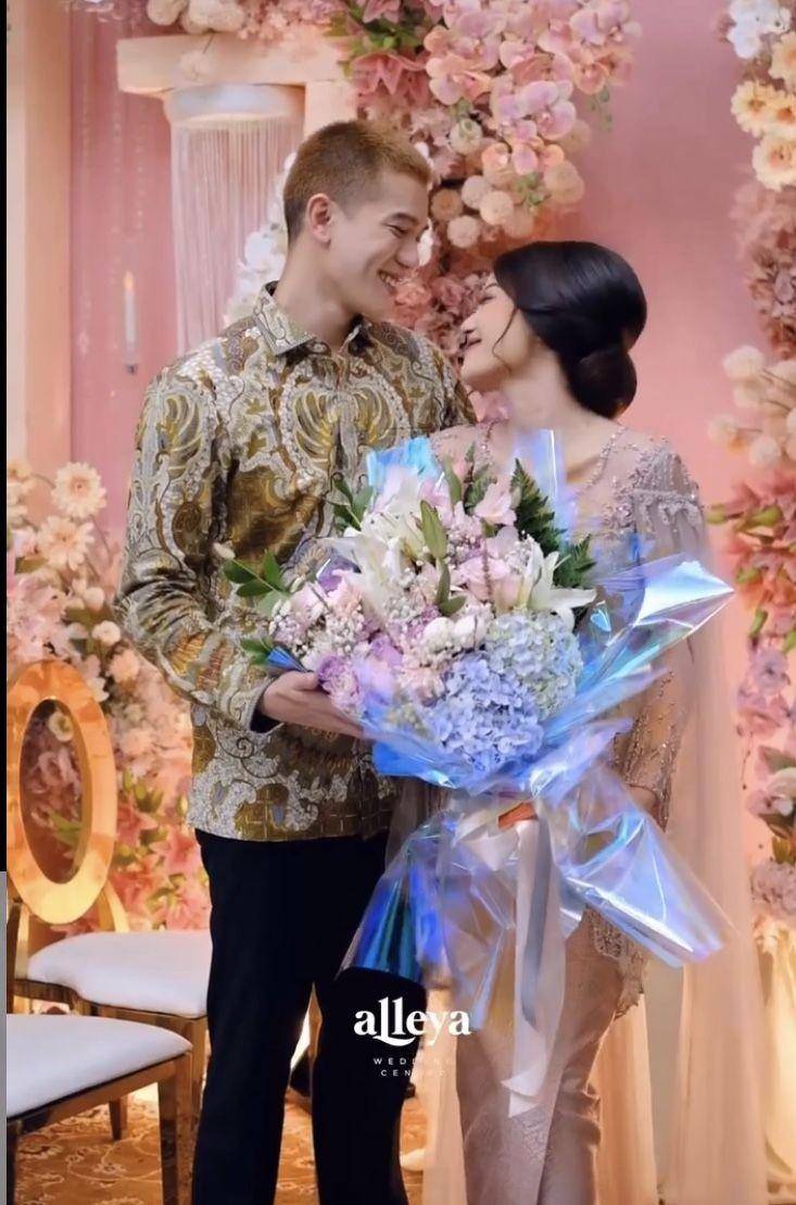 Pertunangan Julian Jacob dan Mirriam Eka (instagram.com/alleyaweddingcenter)