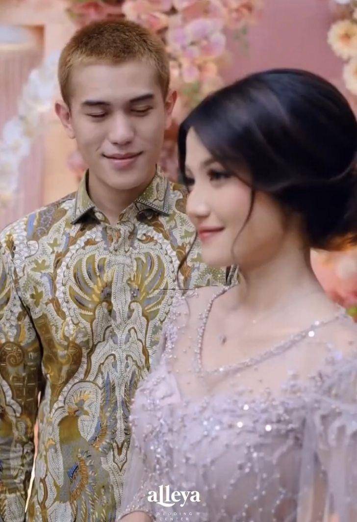 Pertunangan Julian Jacob dan Mirriam Eka (instagram.com/alleyaweddingcenter)