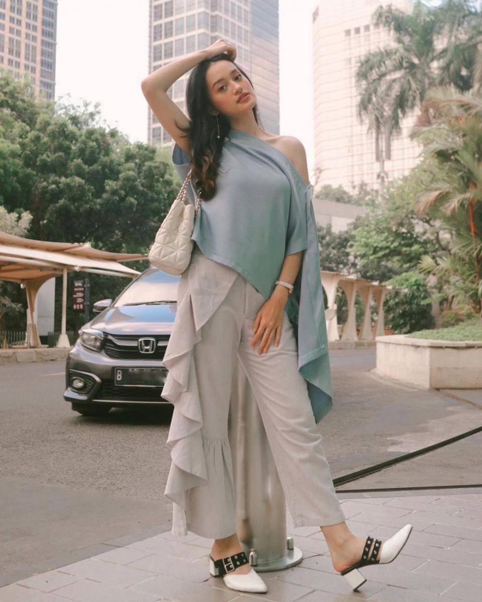 inspirasi OOTD ala beauty vlogger Nadya Aqilla (instagram.com/nadyaaqilla)