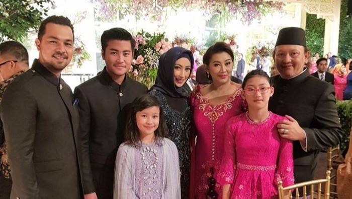 Ari Sigit, Annisa Trihapsari dan Rika Callebaut (instagram.com/utywibowo)