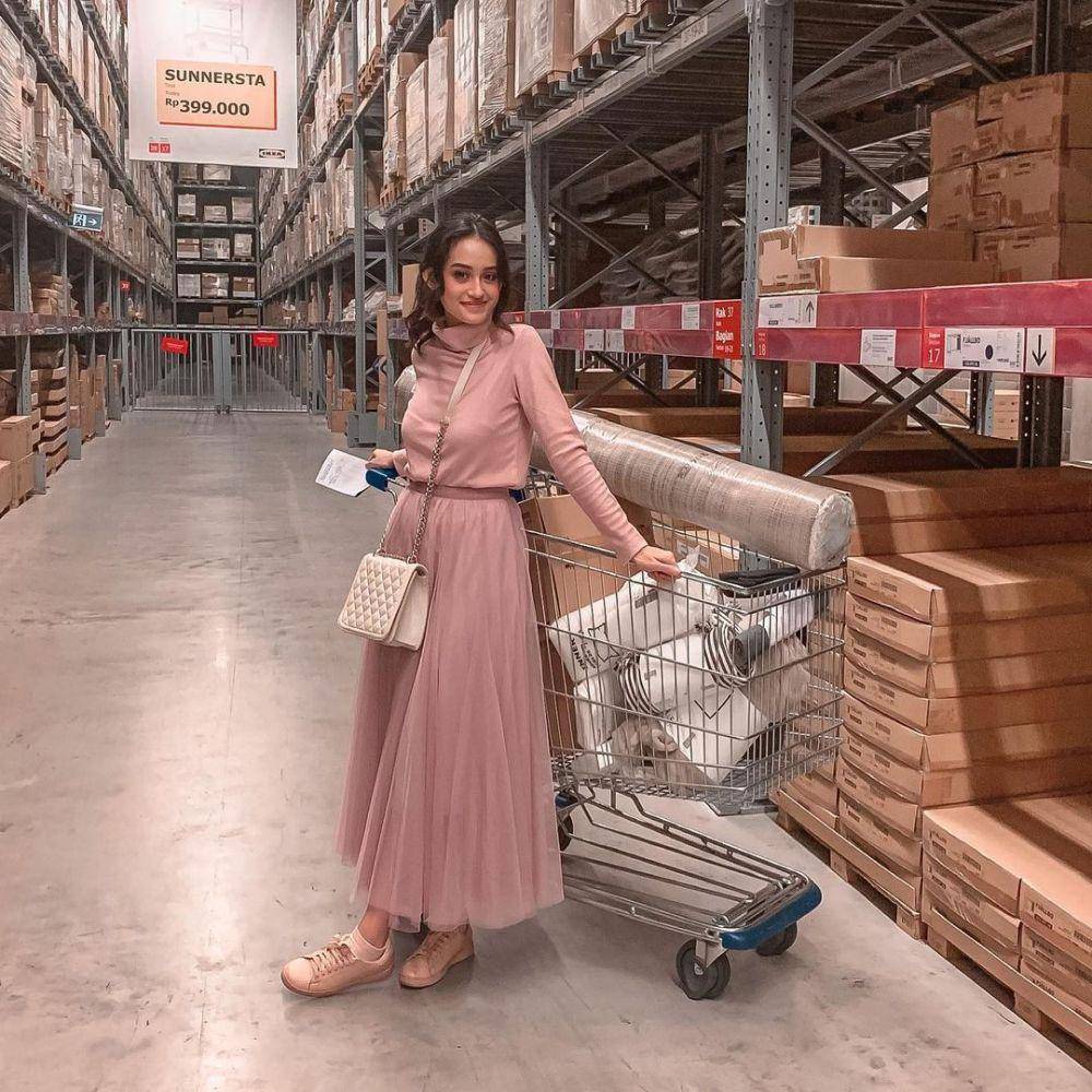inspirasi OOTD ala beauty vlogger Nadya Aqilla (instagram.com/nadyaaqilla)