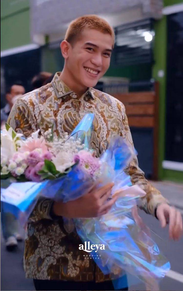 Pertunangan Julian Jacob dan Mirriam Eka (instagram.com/alleyaweddingcenter)