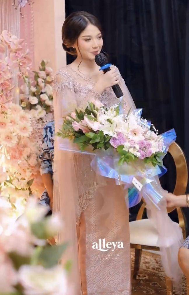 Pertunangan Julian Jacob dan Mirriam Eka (instagram.com/alleyaweddingcenter)