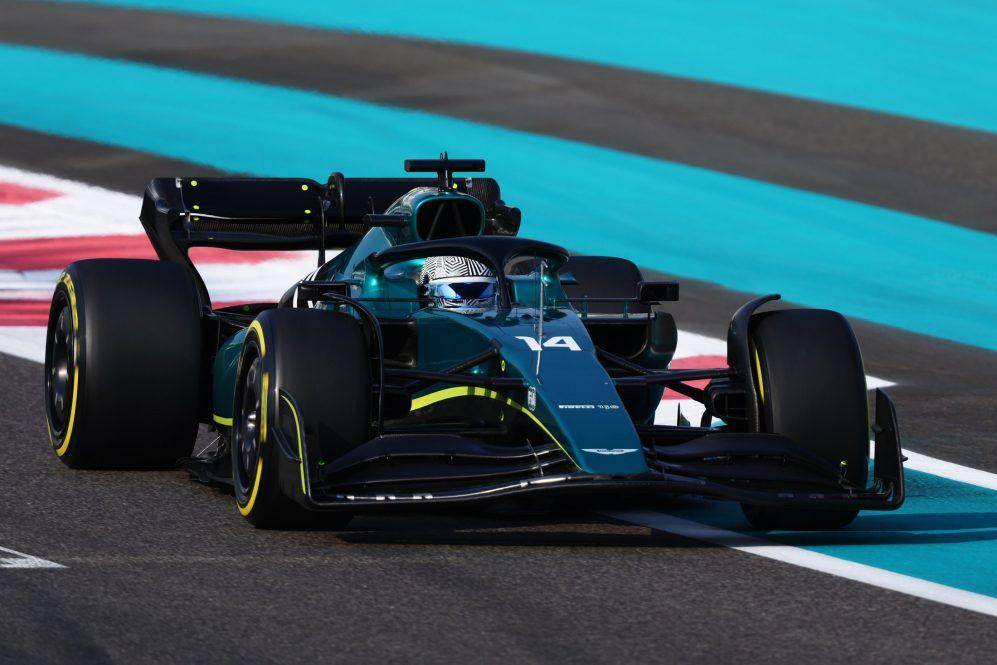 Fernando Alonso menjalani tes di Abu Dhabi bersama Aston Martin (formula1.com)