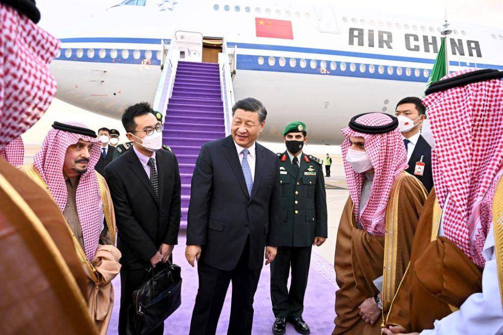 Potret Presiden China, Xi Jinping saat tiba di Ibu Kota Riyadh, Arab Saudi pada Rabu (7/12/2022) (twitter.com/KSAmofaEN)