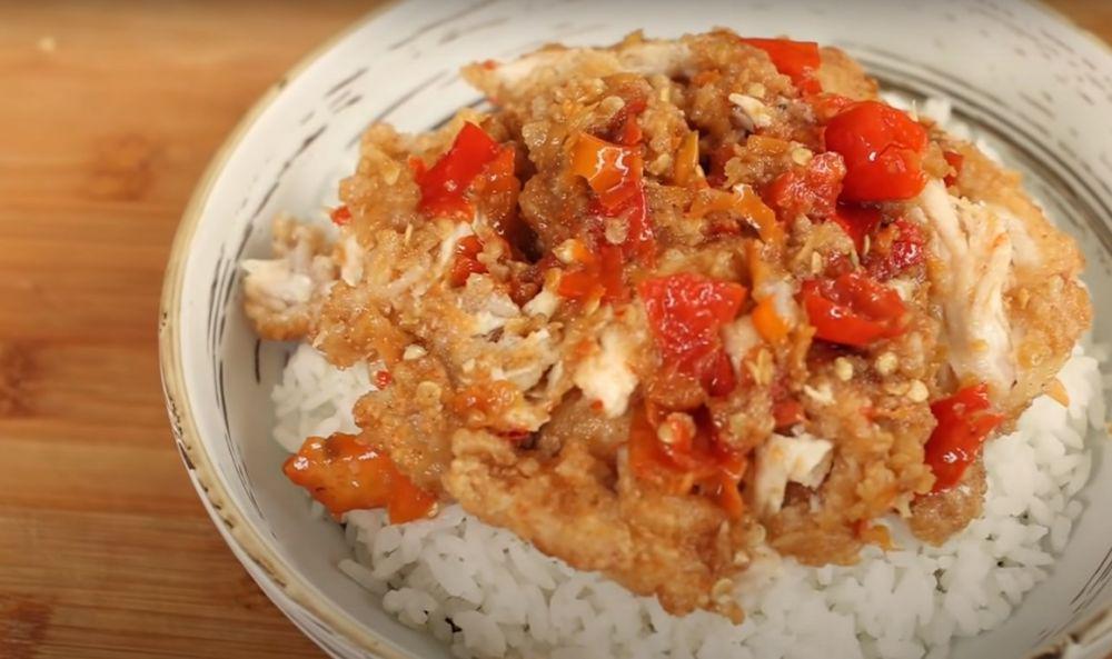 Resep Ayam Geprek ala Devina Hermawan, Pedas dan Sedapnya Pas!