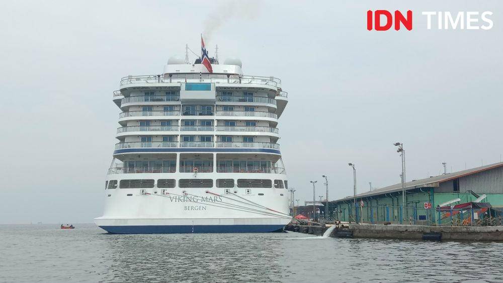Kapal MV Viking Mars yang telah bersandar di dermaga Pelabuhan Tanjung Emas Semarang. (IDN Times/Fariz Fardianto)