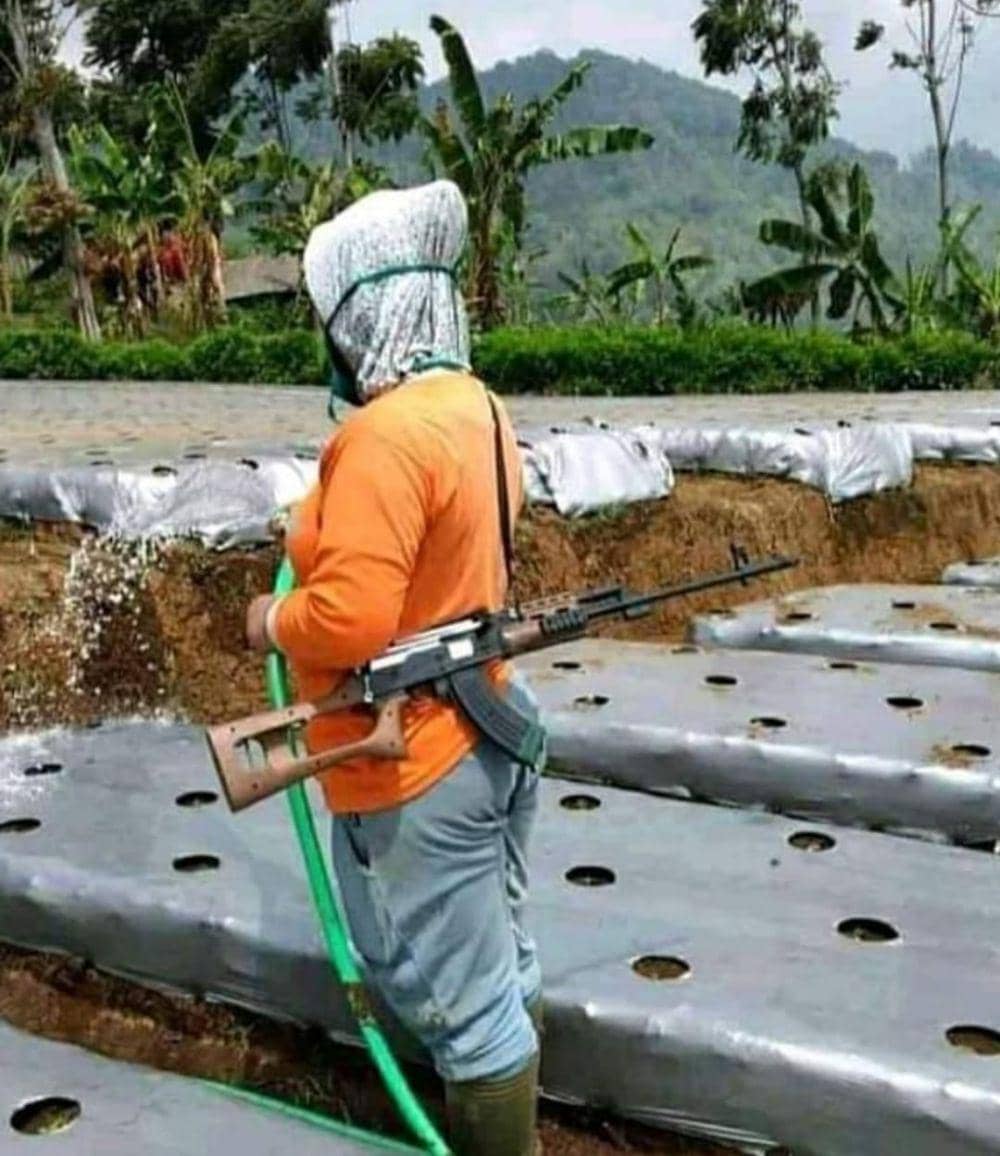 emak-emak paling ubsurd (instagram.com/humorsantuy)