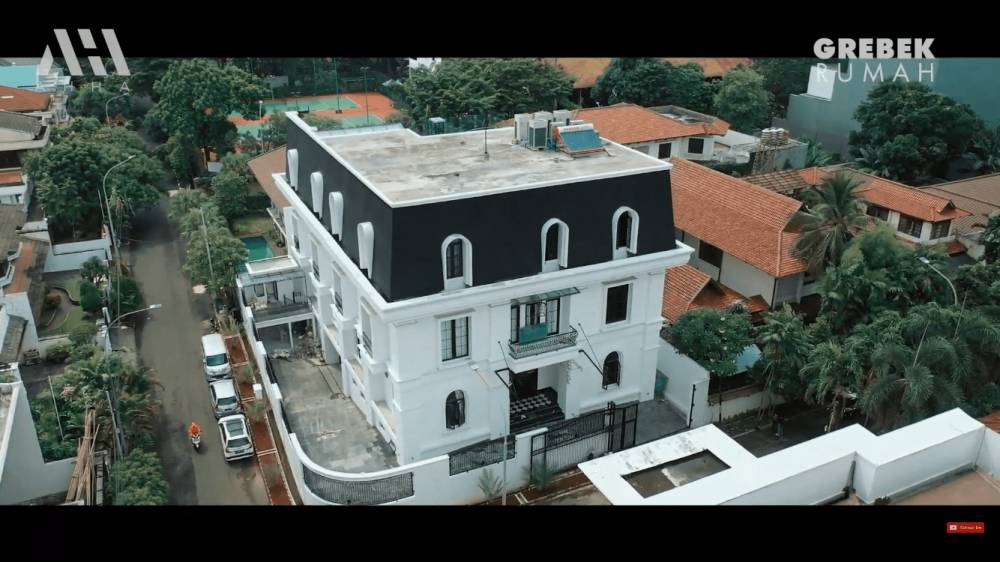 potret rumah baru pelawak Eko Patrio (youtube.com/ah)