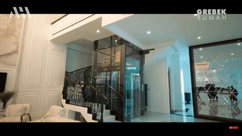potret rumah baru pelawak Eko Patrio (youtube.com/ah)
