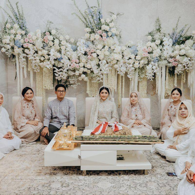 potret kakak dan adik Erina Gudono di pengajian (dok. Morden)
