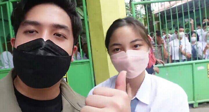 Jerome Polin jajan makanan kantin SMA Negeri. (youtube.com/Nihongo Mantappu)