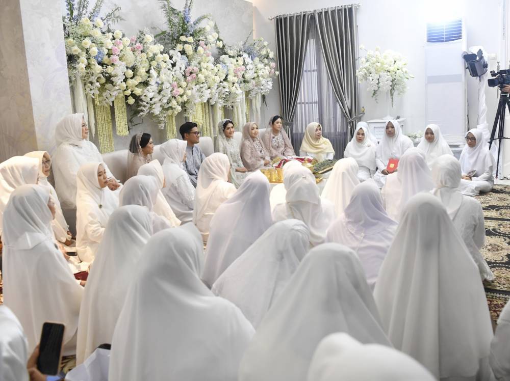potret keluarga di pengajian Erina (Dok. Tim Media Pernikahan Kaesang-Erina/Rusman)