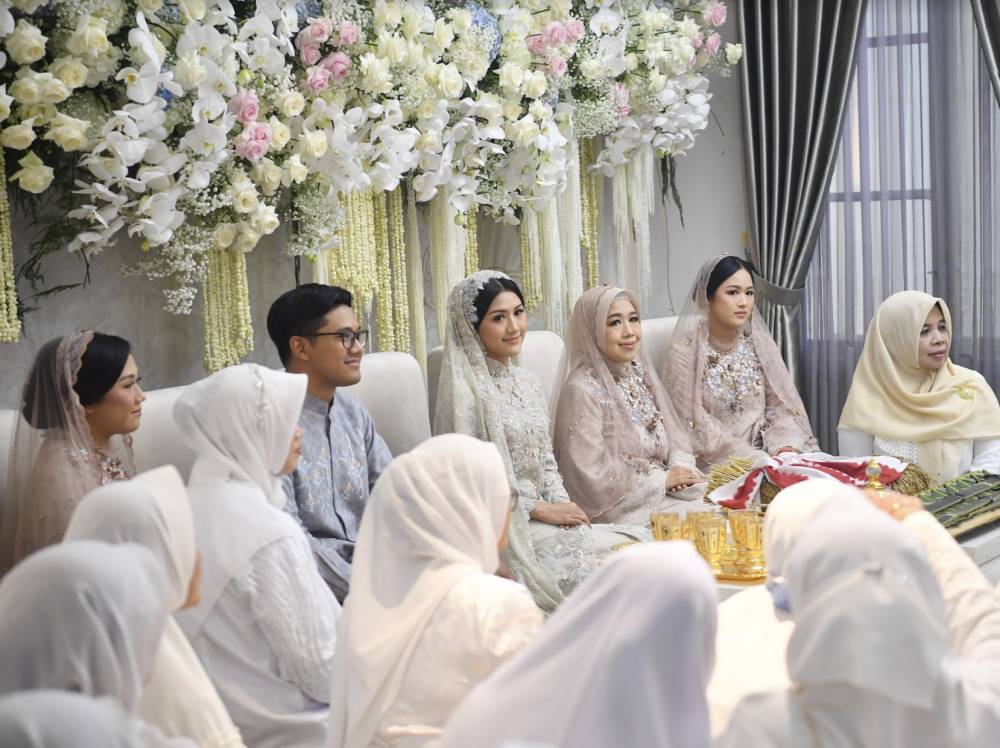 potret keluarga di pengajian Erina (Dok. Tim Media Pernikahan Kaesang-Erina/Rusman)
