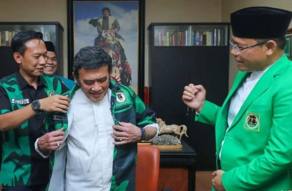 Plt Ketua Umum PPP, Mardiono ketika menemui Rhoma Irama di markasnya pada 5 Desember 2022. (www.instagram.com/@dpp.ppp)