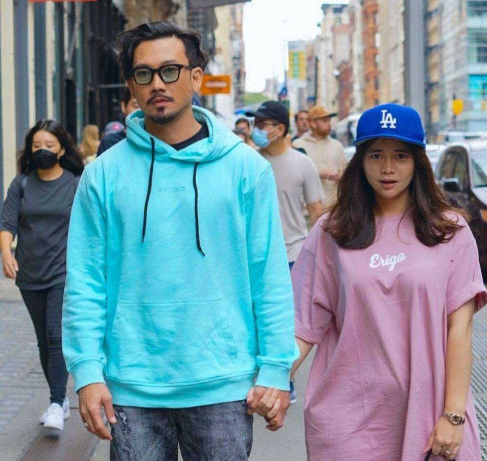 Denny Sumargo bersama istri (instagram.com/oliviasumargo)