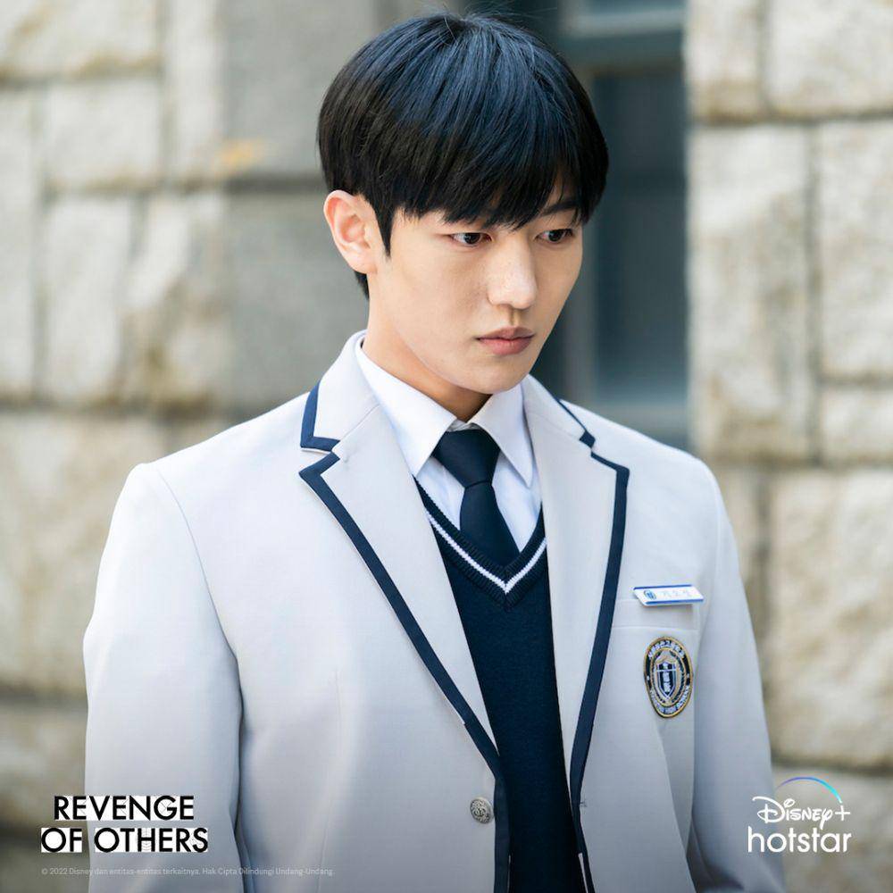 Gi O Sung di drakor Revenge of Others (Instagram.com/disneyplushotstarid)