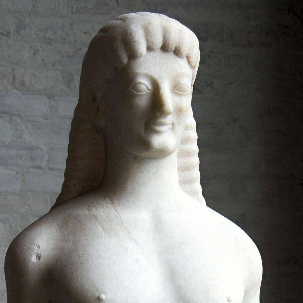 Kouros dari Tenea (Zde, CC BY-SA 3.0, via Wikimedia Commons)