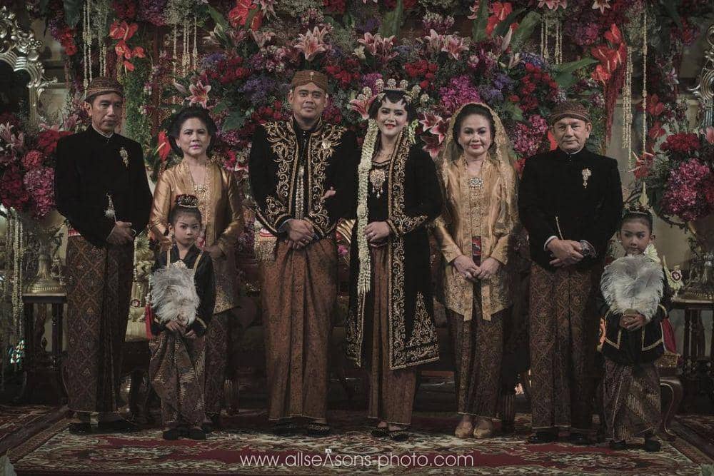 Gaya busana Kahiyang di prosesi akad pernikahan (instagram.com/allseasonsphoto)