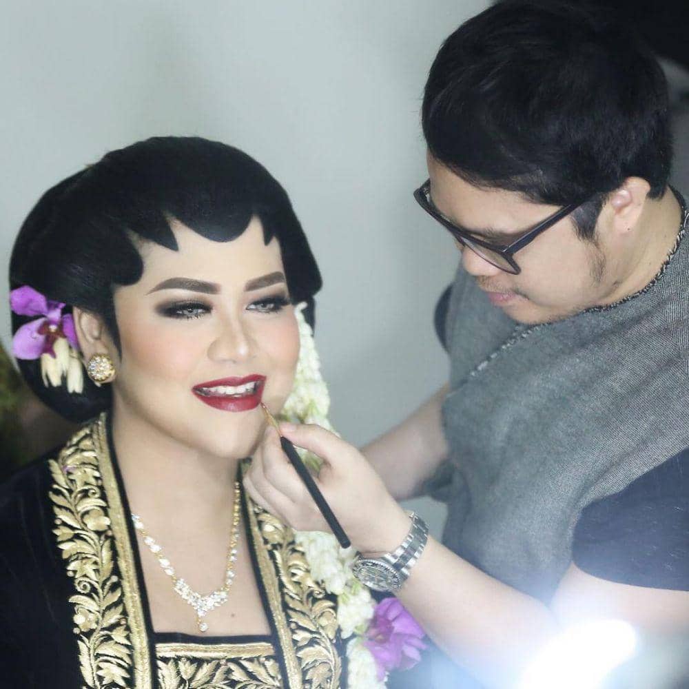 Gaya makeup Kahiyang di prosesi akad pernikahan (instagram.com/bennusorumba)