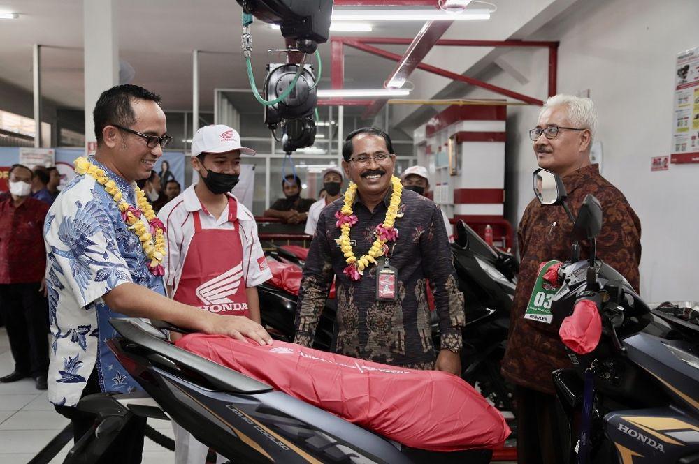 AHM Resmikan Pos AHASS TEFA di Beberapa Sekolah