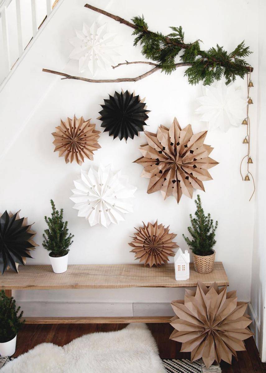 ide ornamen natal untuk anak kosan (camillestyles.com)