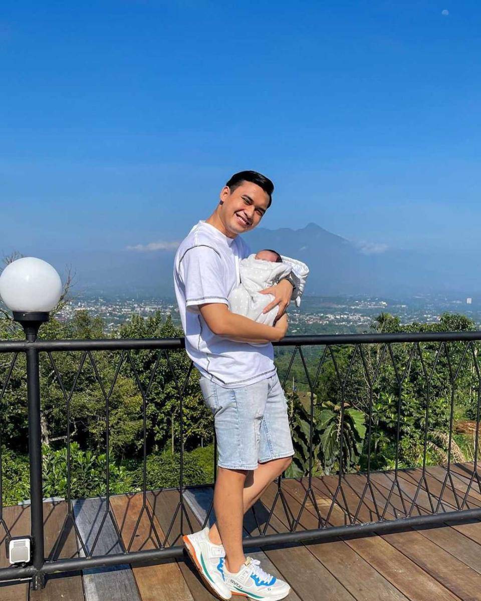 potret Ikbal Fauzi bersama anak (instagram.com/ikbalfauzi_)