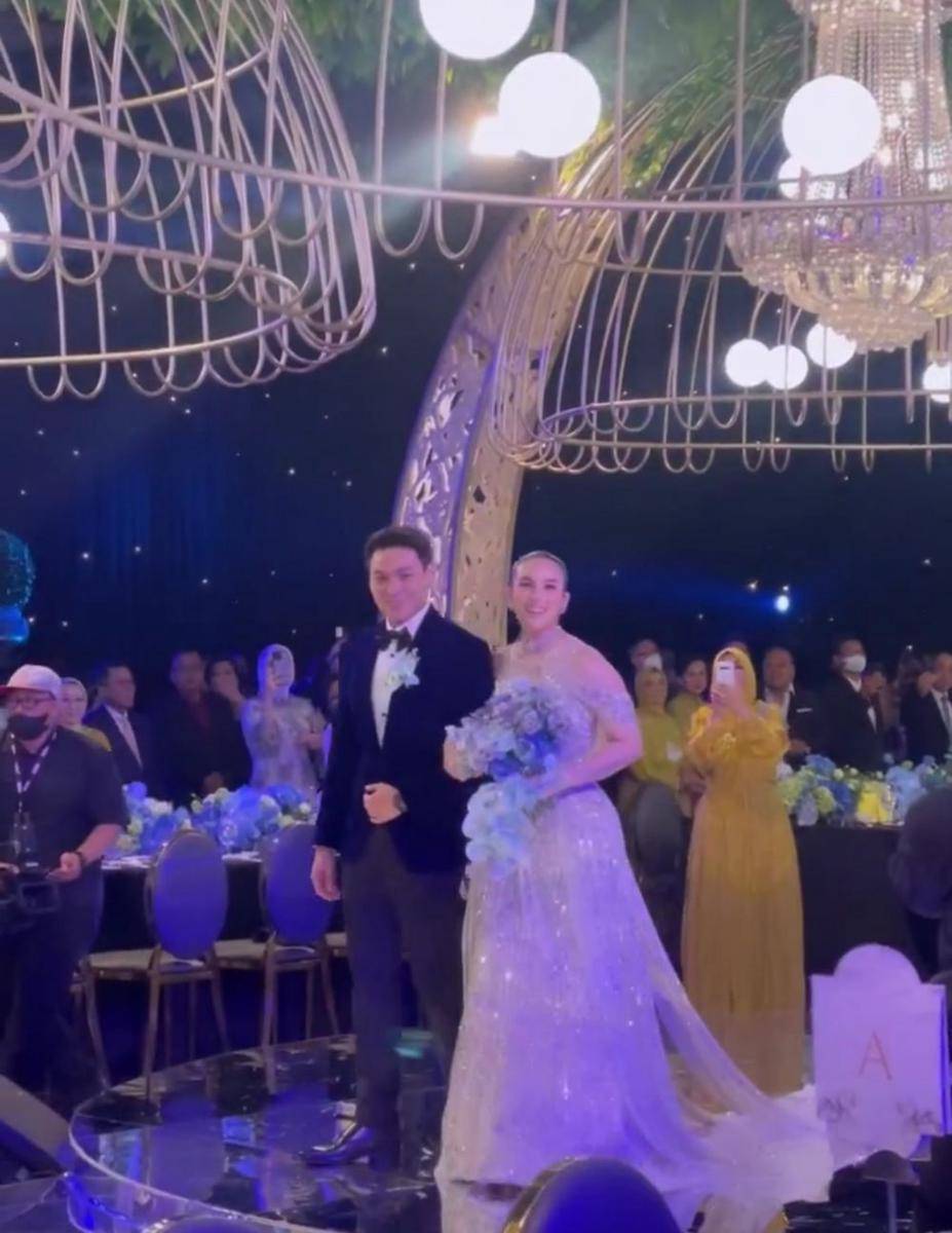 Busana dan makeup resepsi Chelsea Islan (instagram.com/aryaibrahims)