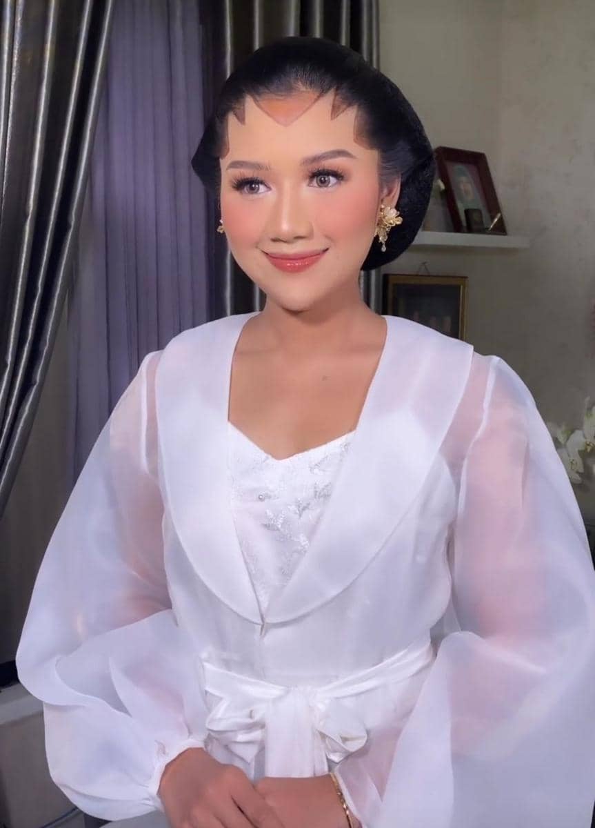 Busana dan makeup Midodareni Erina Gudono (instagram.com/bennusorumba)