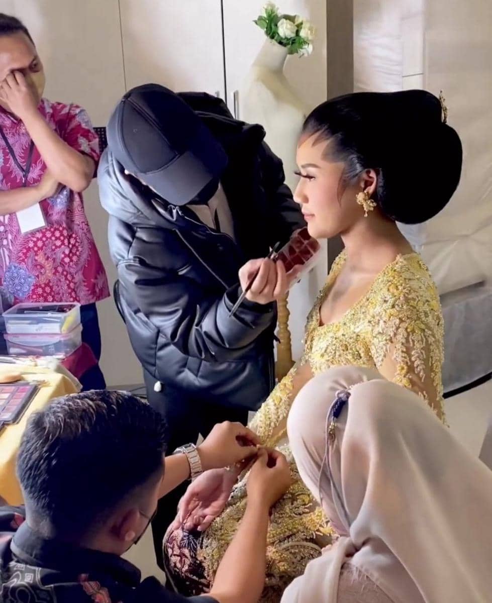 Busana dan makeup Midodareni Erina Gudono (instagram.com/hennajogja)