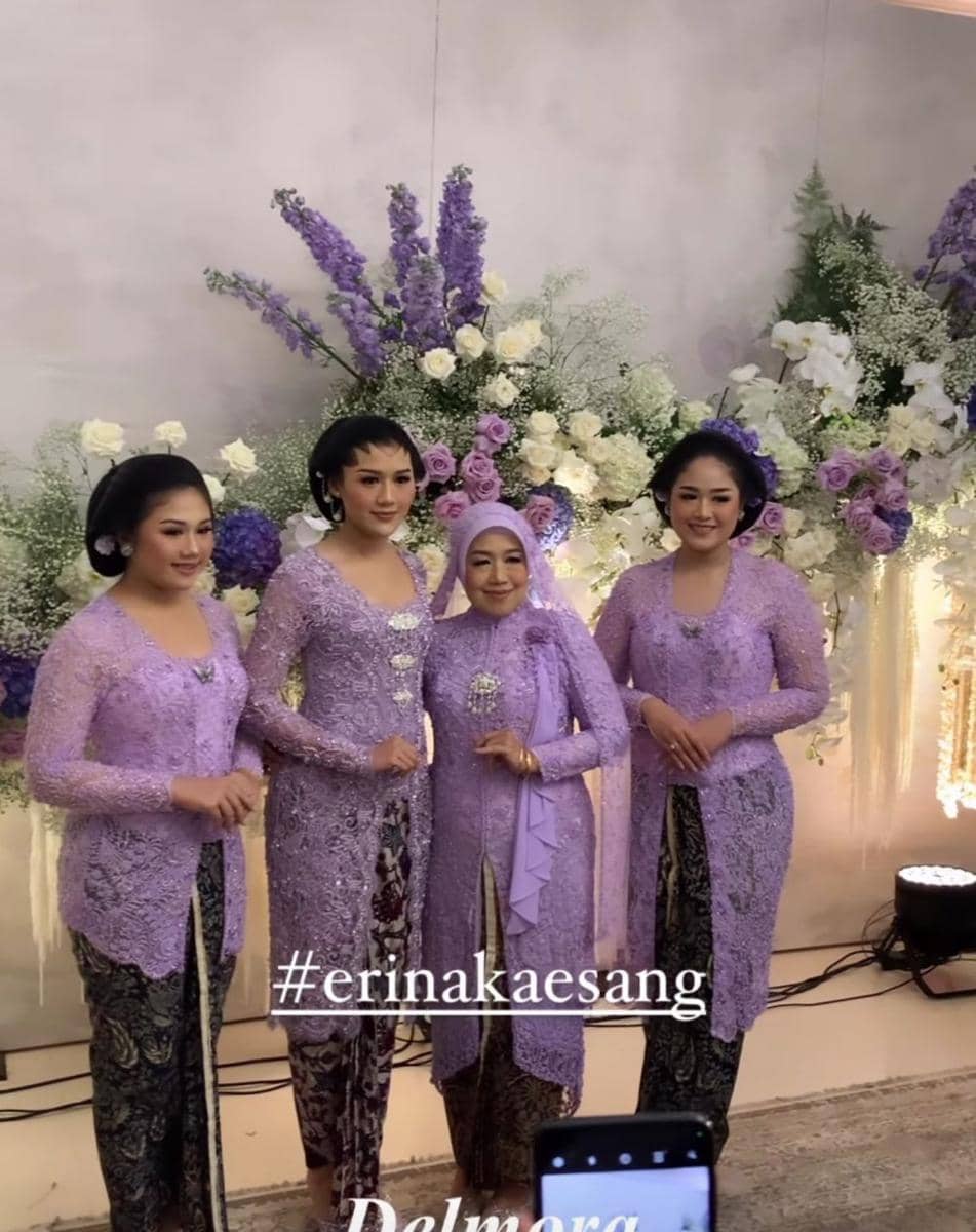 Busana dan makeup Midodareni Erina Gudono (instagram.com/delmoraattire)