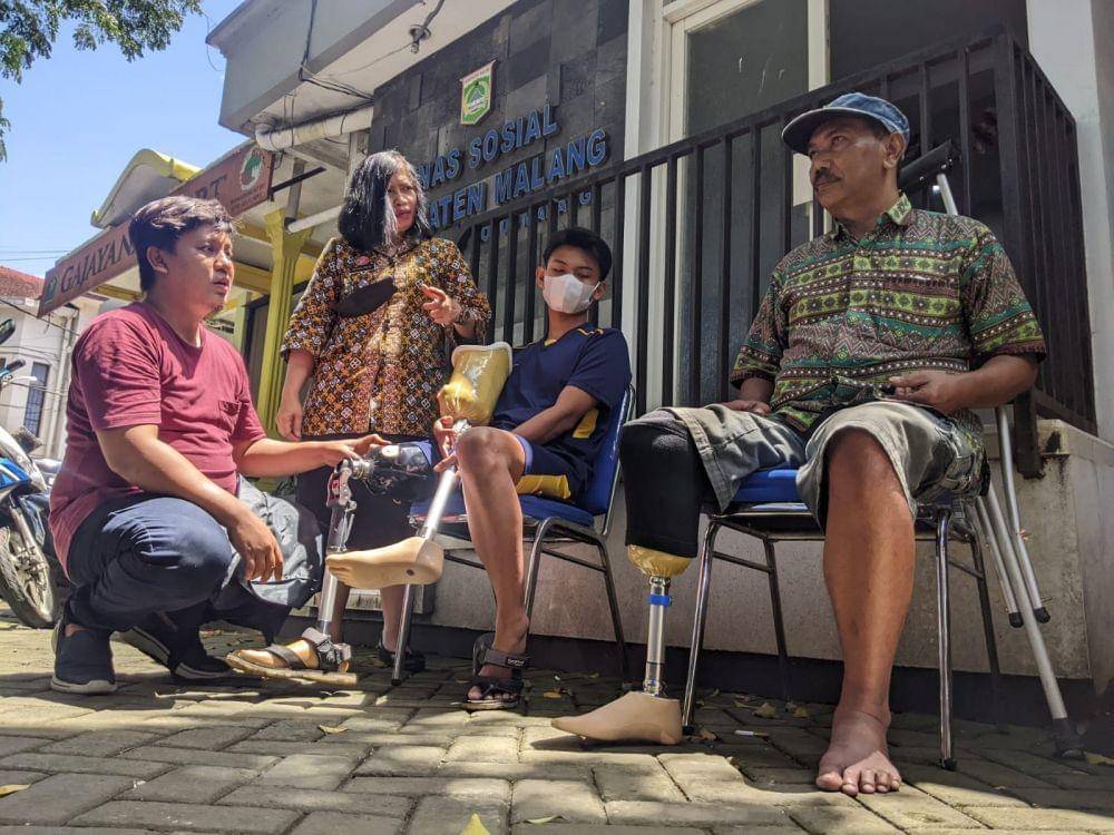 Penerima kaki palsu di Kabupaten Malang. (Foto: Rizal Adhi Pratama)
