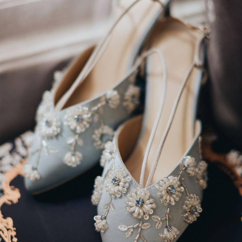 Busana dan makeup Erina Gudono. (thebridestory.com)