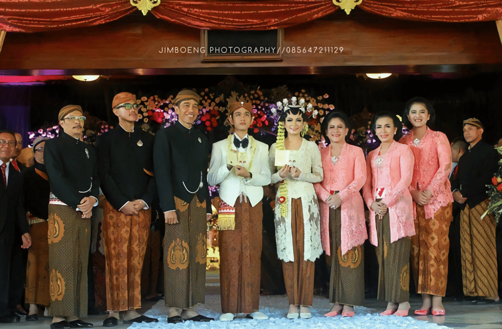 Gaya busana Selvi di prosesi akad pernikahan (instagram.com/jimboeng_photography)