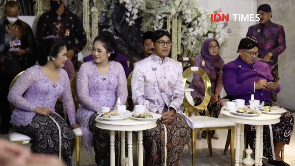 potret kakak dan adik Erina Gudono di acara midodareni (dok. IDN Times)