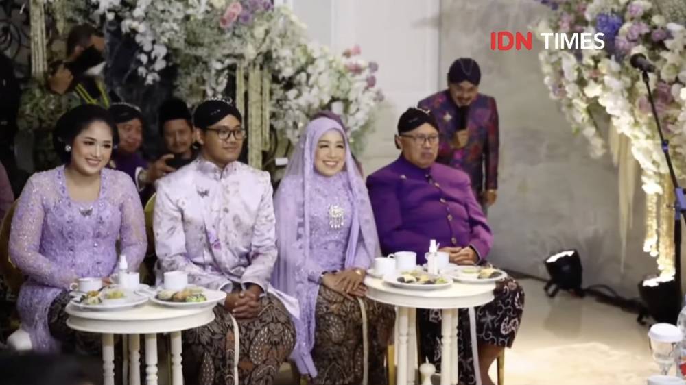 potret kakak dan adik Erina Gudono di acara midodareni (dok. IDN Times)