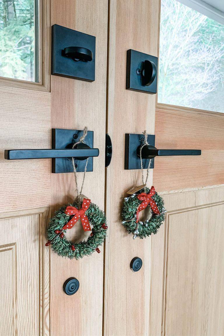 ide ornamen natal untuk anak kosan (thepioneerwoman.com)